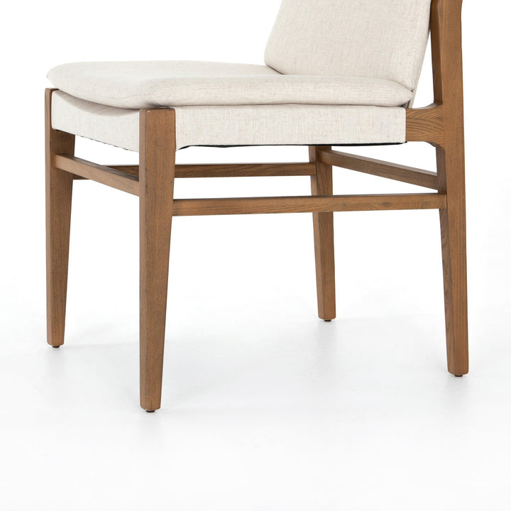 YAWNI DINING CHAIR